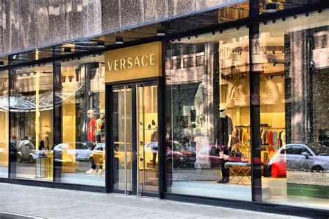 de donde es la marca versace|Versace tienda online.